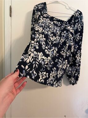 Lee 90’s Style Navy and White Floral Square-Neck Top Size L